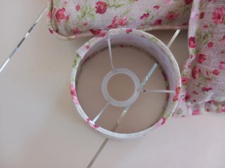 Cojines y pantalla floral