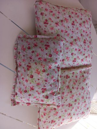 Cojines y pantalla floral