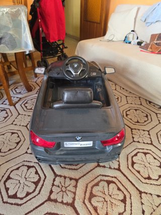 Coche eléctrico infantil BMW