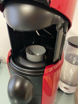 Cafetera Nespresso Delonghi Vertuo Plus Roja