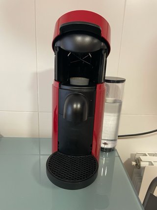 Cafetera Nespresso Delonghi Vertuo Plus Roja