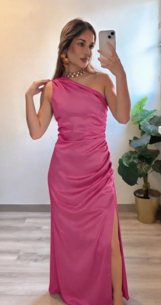 Vestido largo asimétrico fucsia Cuplé. Talla M.