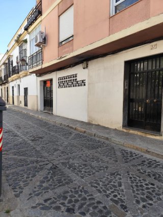Se alquila salon comercial de 180m².