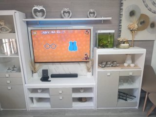 Mueble de salón modular blanco y beige