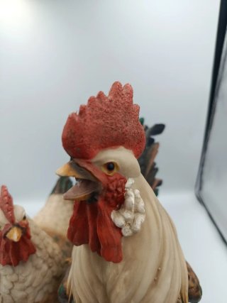 FIGURA DE GALLINA Y GALLO DECORATIVO