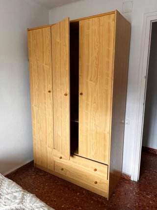 Armario de madera 3 puertas y cajones