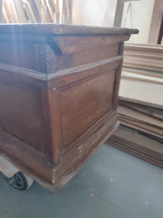 Baúl de madera antiguo
