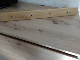 Perchero de madera con 4 pomos