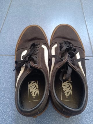Zapatillas Vans Negras suela caramelo