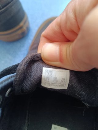 Zapatillas Vans Negras suela caramelo