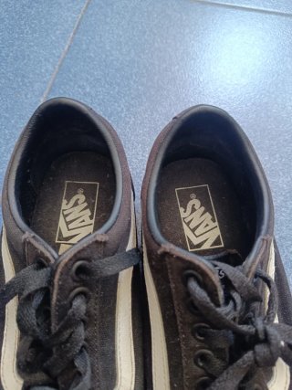Zapatillas Vans Negras suela caramelo