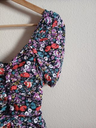 Vestido flores drapeado Stradivarius Talla S