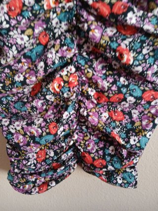 Vestido flores drapeado Stradivarius Talla S