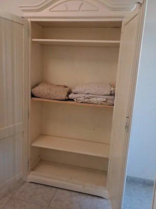 Armario madera vintage blanco con baldas