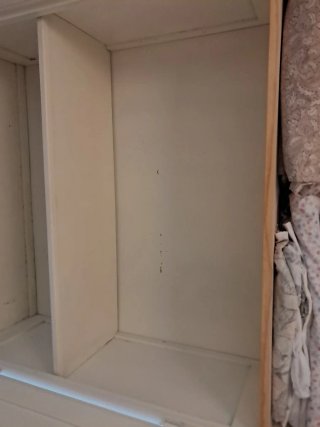 Armario madera vintage blanco con baldas