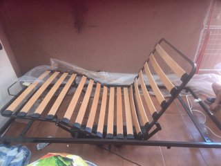 Cama articulada metálica con somier de madera