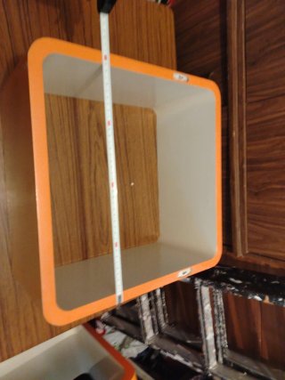 Estanterías Cubo Naranja y Blanco