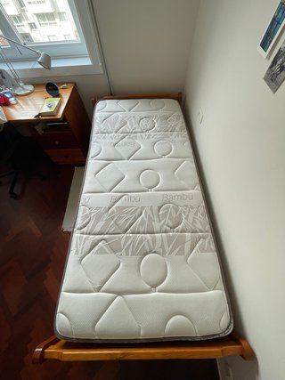 Cama madera pino macizo y colchón viscoelástico