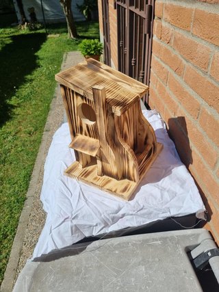 Casina in legno per uccelli fatta a mano