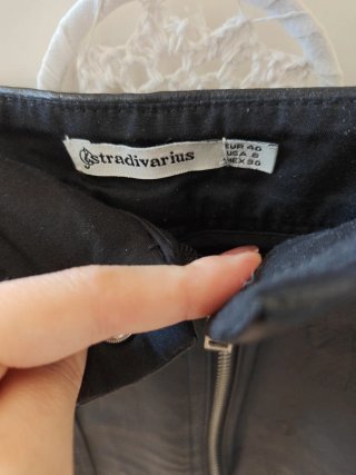 Minifalda efecto piel Stradivarius