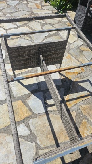 Tavolo da giardino in rattan e metallo