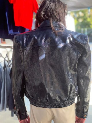 Chaqueta de cuero brillante negra