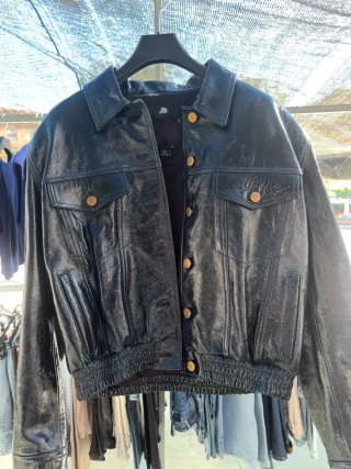 Chaqueta de cuero brillante negra