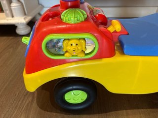 Correpasillos infantil con volante y asa