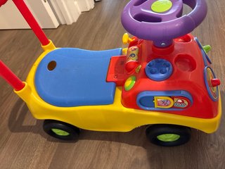 Correpasillos infantil con volante y asa
