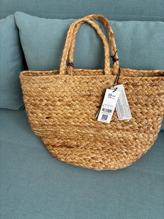 Bolso de fibra vegetal con charm