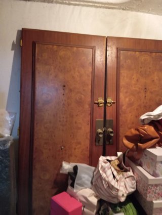 Puertas madera raíz antiguas