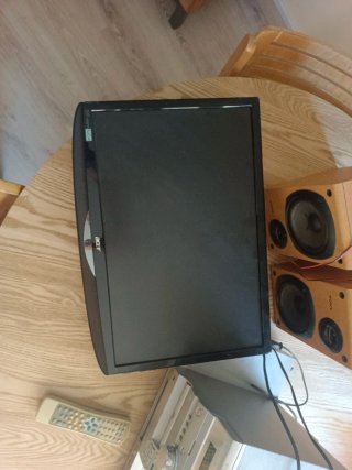 Pantalla TV Acer, Altavoces Sony y Equipo