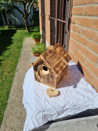 Casetta nido per uccelli in legno con cuore