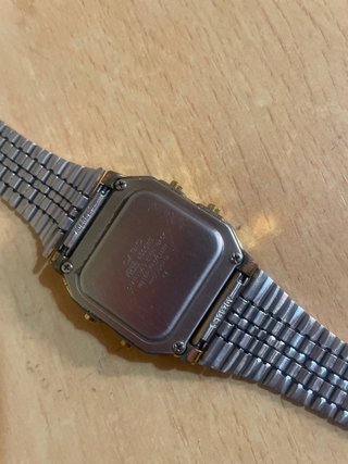 Reloj Casio Dorado y Plateado