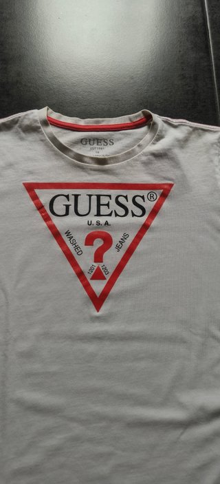 Camiseta Guess Blanca Logo Triángulo