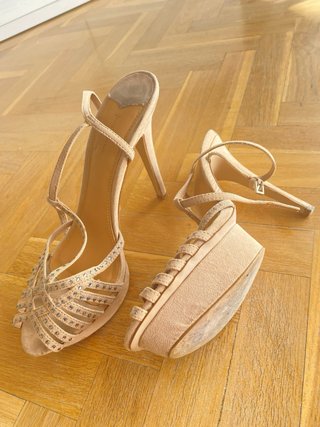 Sandalias Stradivarius Tacón Beige Pedrería