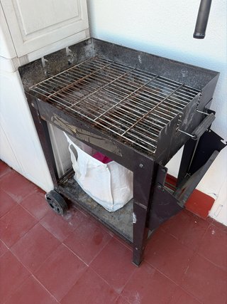 Barbacoa de carbón metálica