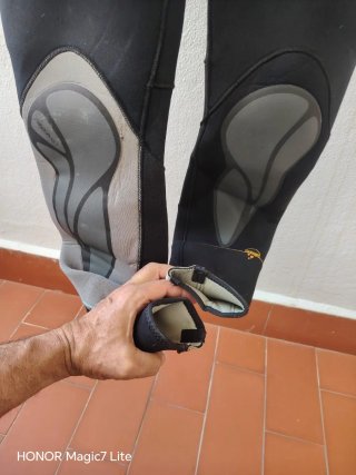 Traje de neopreno TRIBORD con capucha