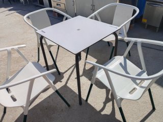 Mesa y 4 sillas terraza