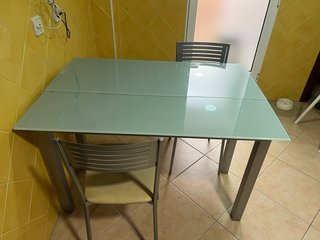 Mesa de cocina y 4 sillas