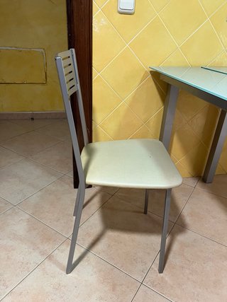 Mesa de cocina y 4 sillas