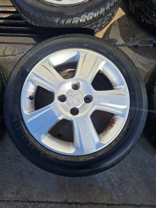 Llantas Opel Corsa 15' con neumáticos