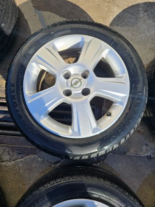 Llantas Opel Corsa 15' con neumáticos