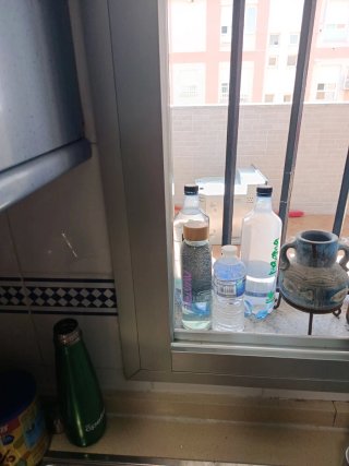Ventana aluminio corredera con persiana de lamas
