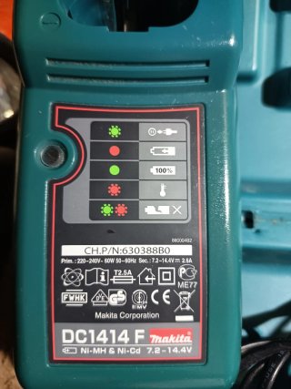 Atornillador Makita 8270D con cargador y baterías