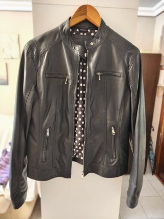 Chaqueta negra mujer cremallera