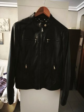 Chaqueta negra mujer cremallera