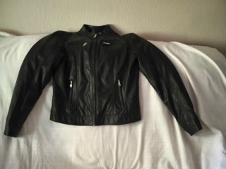 Chaqueta negra mujer cremallera