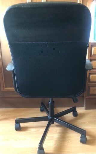 Sillón de oficina negro