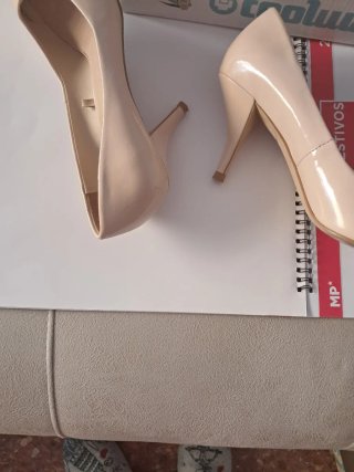 Zapatos de tacón beige